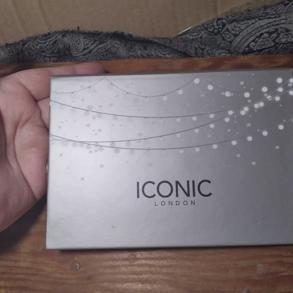 New never Swatched iconic London face pallet - Picture 5 of 5